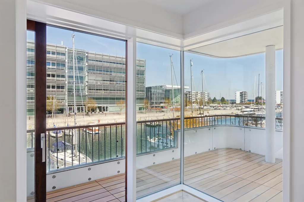 Terrazza - Funkis Apartment with Waterfront Access in Hellerup