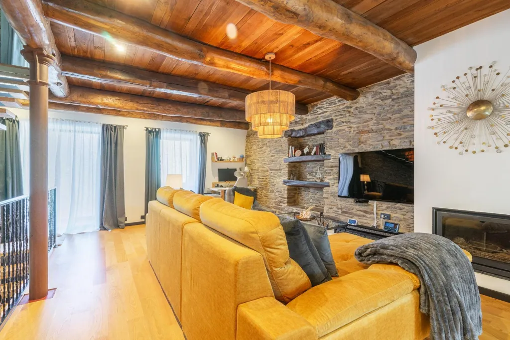 Séjour - Restored Chalet with River Walk Access in Lugo