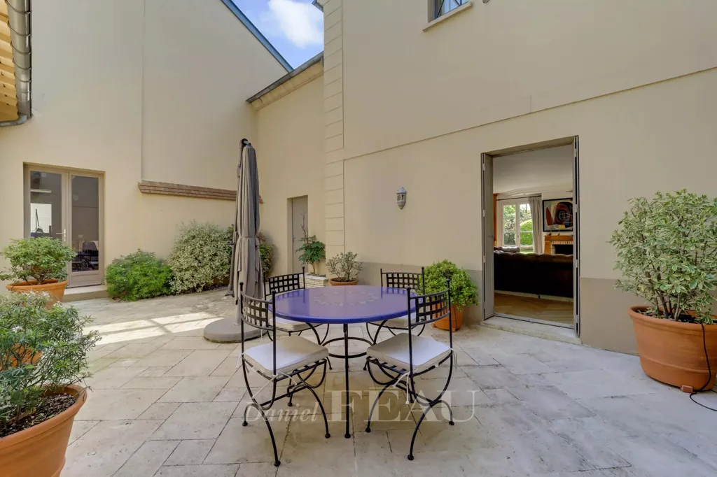 Jardin - Maison Familiale avec Jardin Paysagé à Versailles