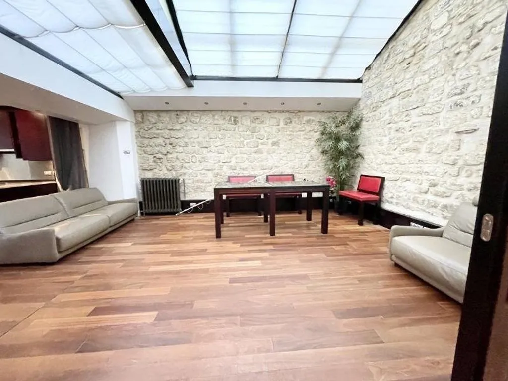 Séjour - Appartement Loft avec Toit Verrière à Monceau