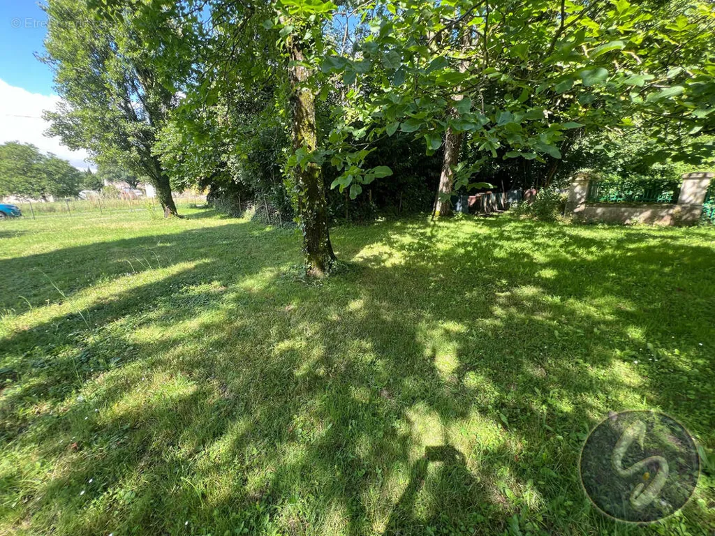 Giardino - Buildable Plot with Permitted Construction in Saivres