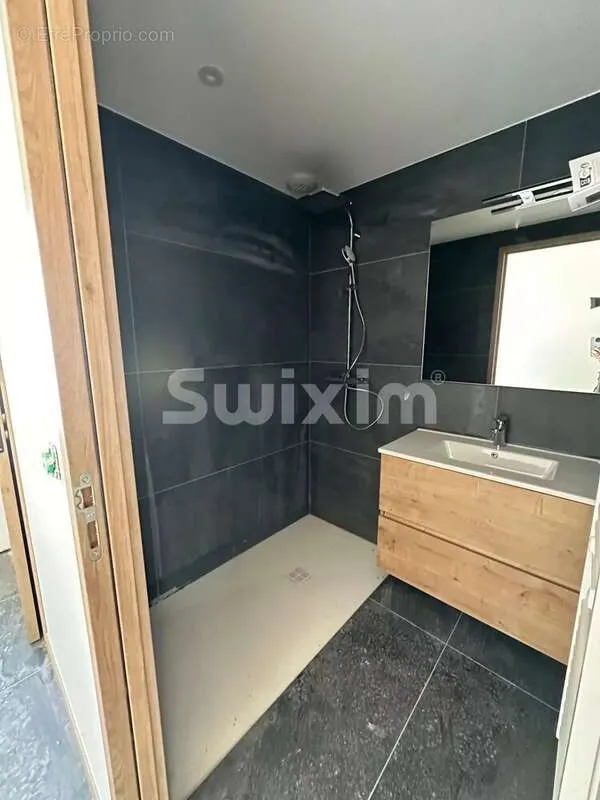 Salles de bain - Appartement T2 avec Vue Dégagée au Revard