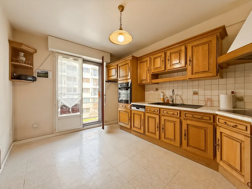 Cuisine - Appartement Traversant avec Garage et Balcon à Clermont-Ferrand