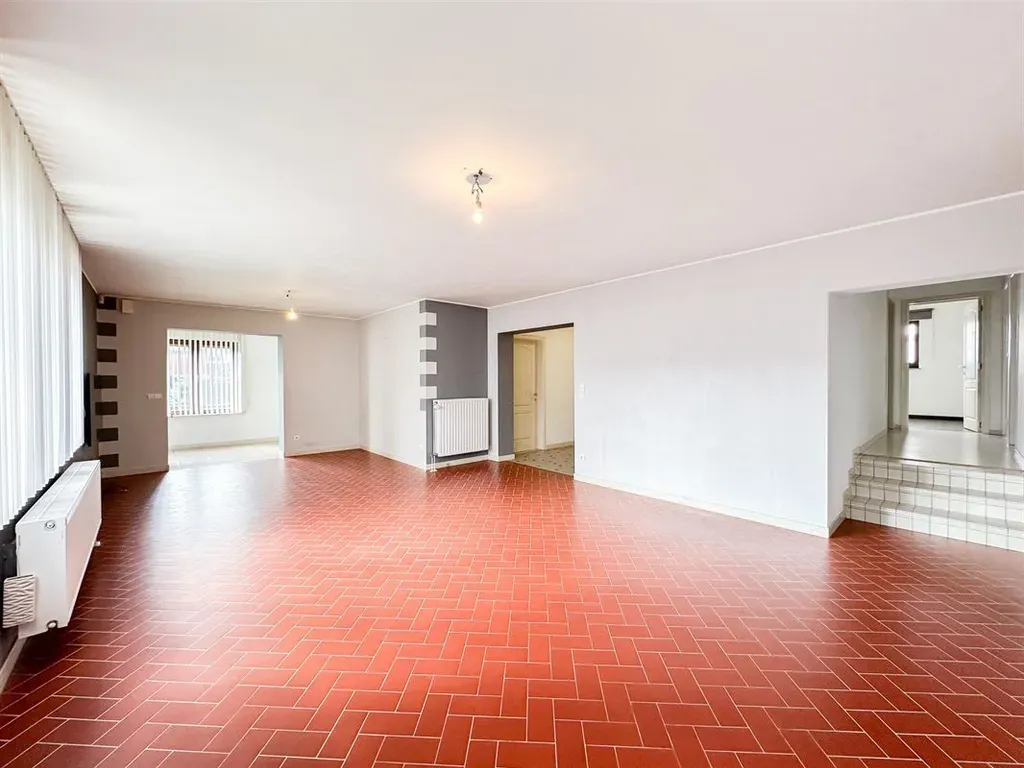 Séjour - Villa Plain-Pied avec Jardin à Manage