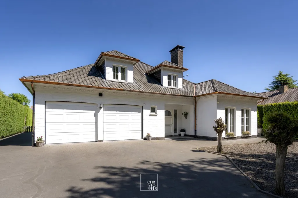 Extérieur - Villa Charmante avec Jardin Sécurisé dans un Cadre Boisé