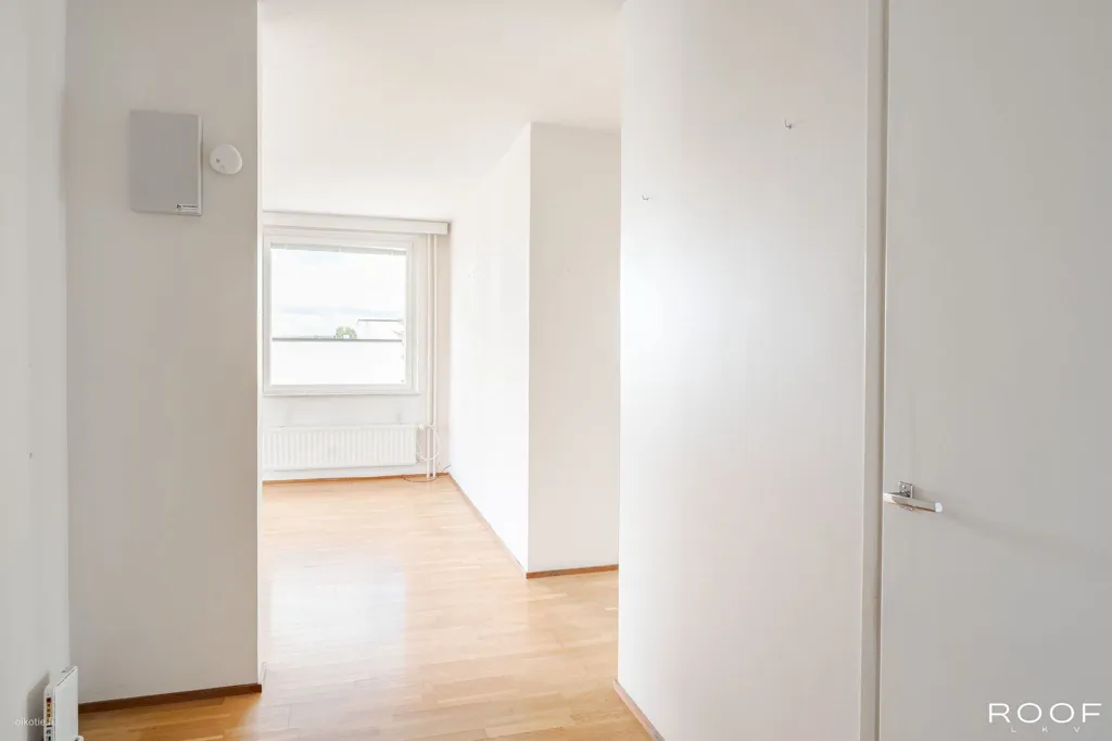 Esik - Bright Apartment with Balcony in Salo