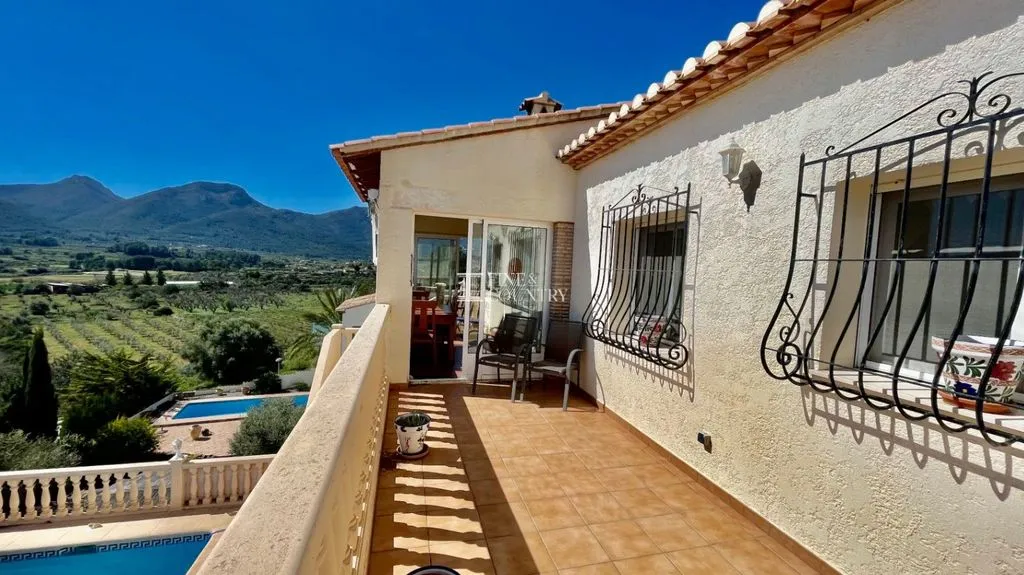 Terrasse - Luxury Villa with Mountain Views in Jalón