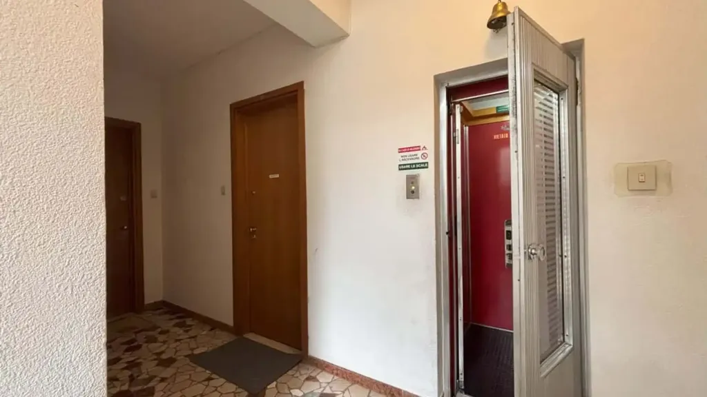 Entrée - Modern Studio with Terrace in Trieste