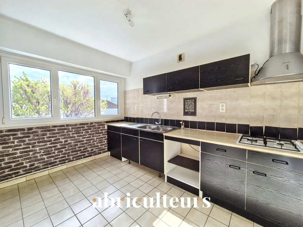 Cuisine - Appartement 6 Pièces avec Balcon dans le Calme