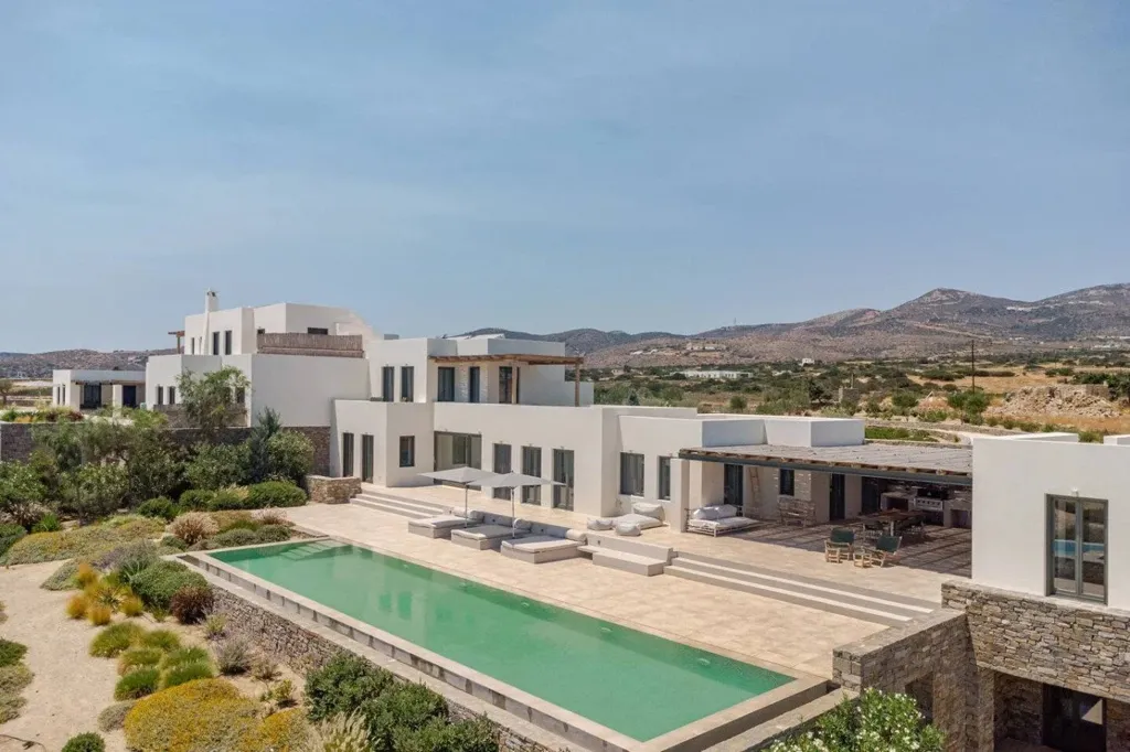 Piscine - Contemporary Cycladic House with Pool in Paros