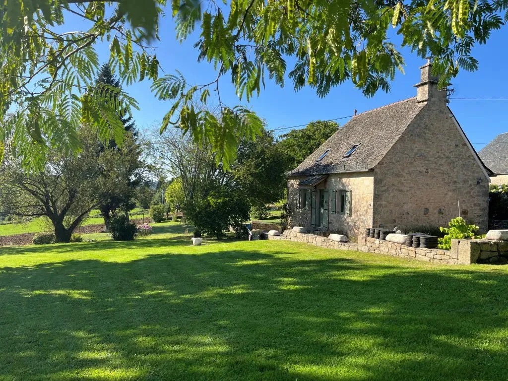 Jardin - Cottage Rénové avec Terrasse et Terrain à Argentat