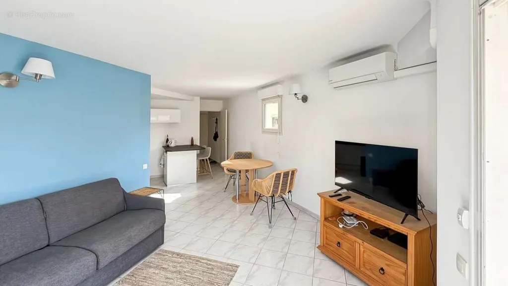 Elutuba - 2-Bedroom Apartment with Pool in Golfe-Juan