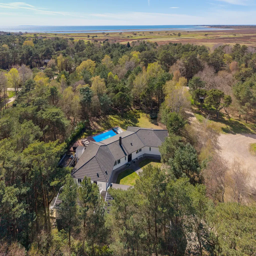 Luftaufnahme - Spacious Bungalow with Pool in Ljungskogen
