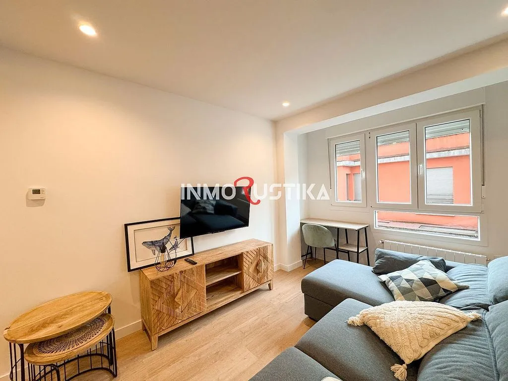 Living Room - Furnished Flat in Gijón Centre with Sea View