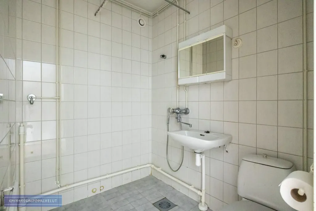 Vannitoad - Top-Floor Studio with Glazed Balcony in Voisalmi