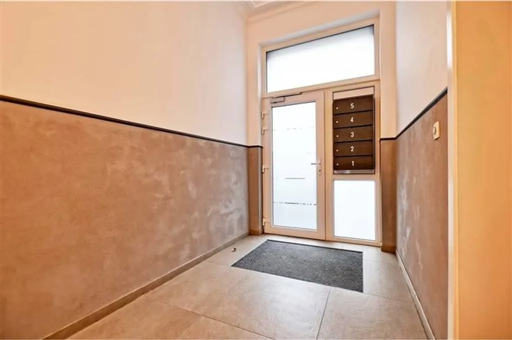 Esik - Converted Pharmacy Apartment in Tamines