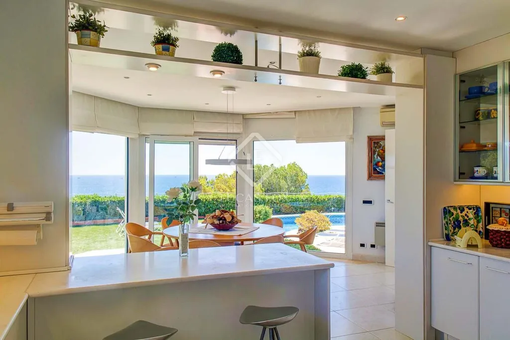Köök - House with Sea View and Pool in Torredembarra