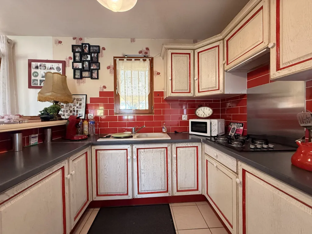 Cuisine - Maison Individuelle avec Grand Terrain Clôturé