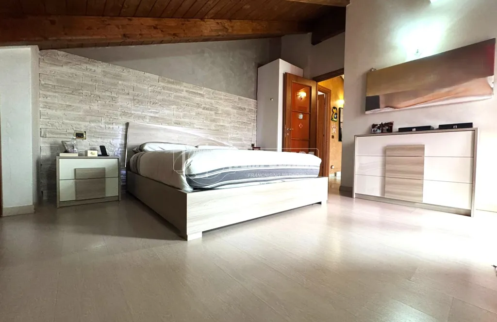 Magamistoad - Modern Apartment with Triple Aspect View in Givoletto