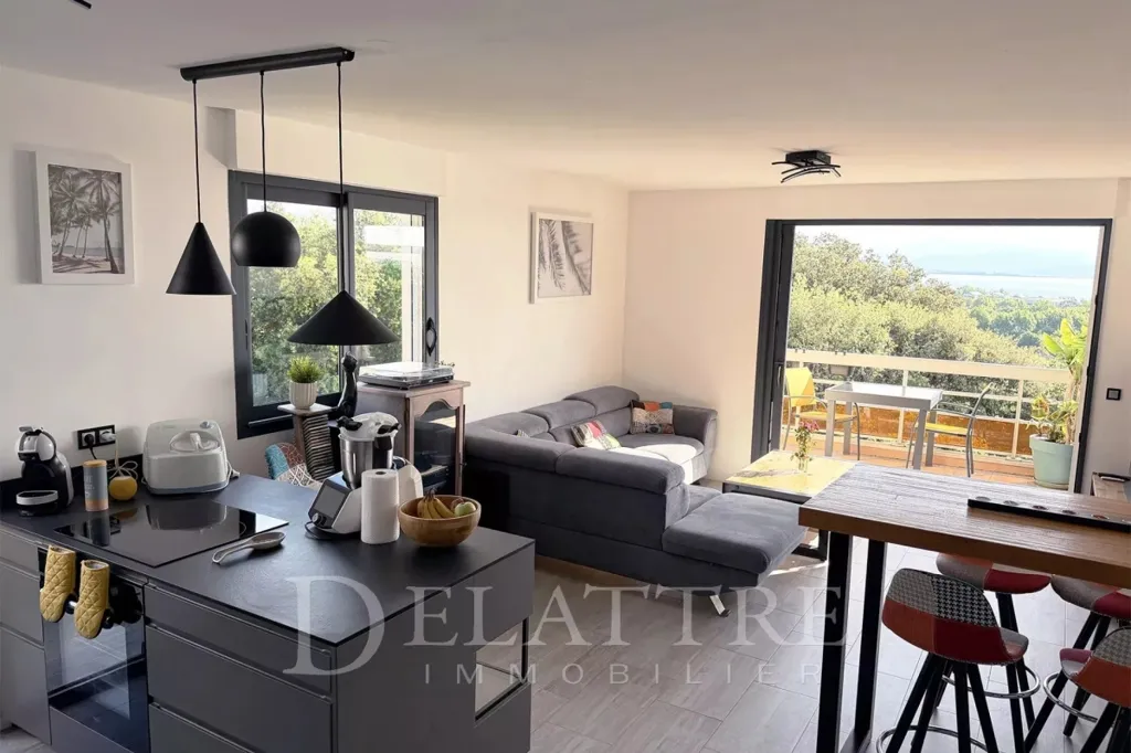 Cuisine - Appartement en Dernier Étage avec Vue Mer à Antibes
