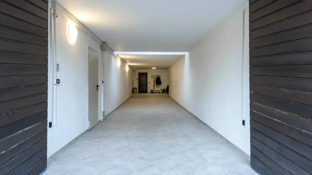hallway_entrance