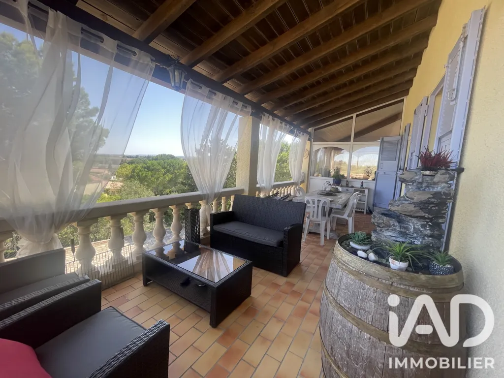 Terrasse - Maison Traditionnelle avec Piscine à Cuxac-d'Aude