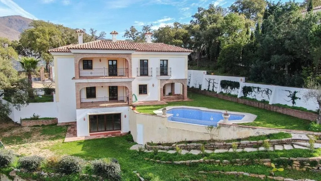 Välivaade - Luxury Villa with Mountain Views in Casares