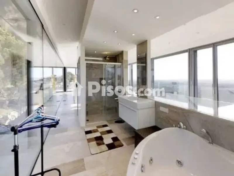 Salles de bain - Maison 4 chambres à ES