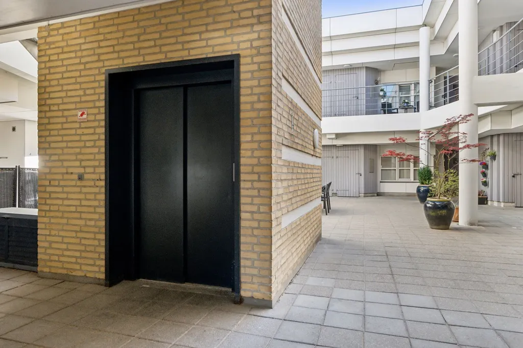 Esik - Modernised 2-Bed Flat with Elevator in Skalborg