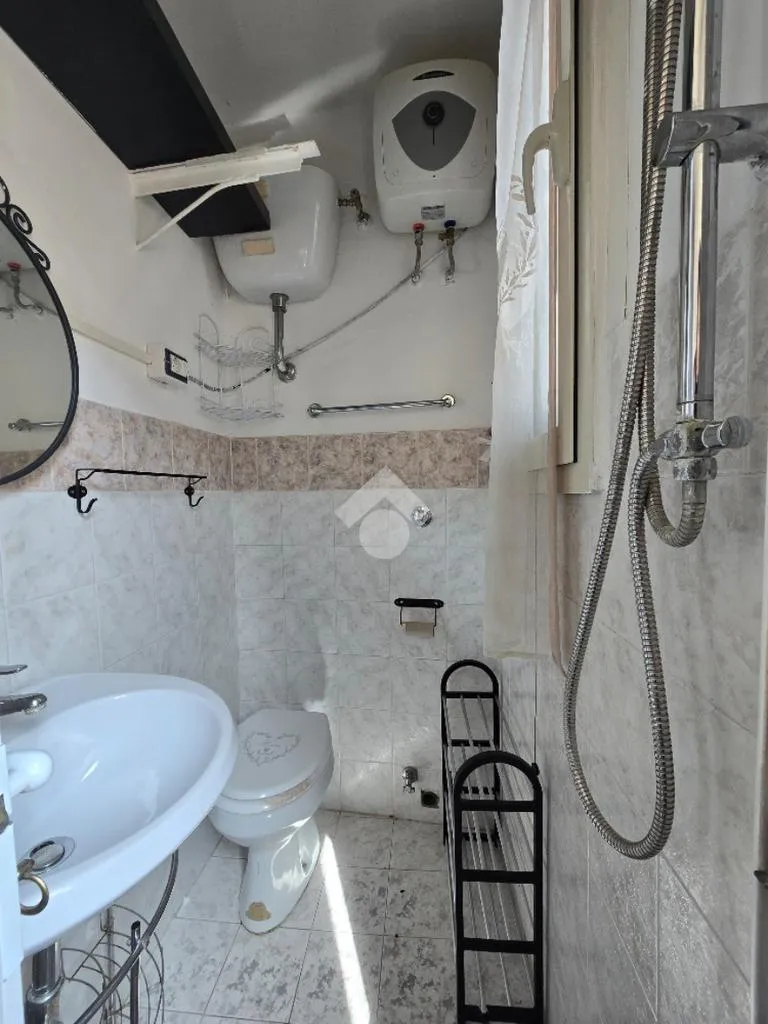 Salles de bain - Ground Floor Apartment with Cellar in Acuto