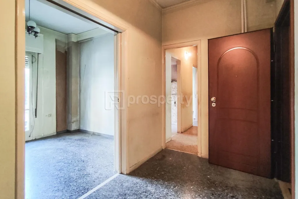 Esik - City View Apartment in Galatsi