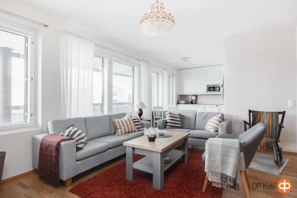 Soggiorno - Apartment with Large Balcony in Central Location
