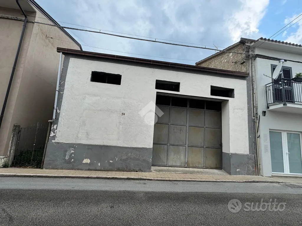 Esterno - Warehouse for Renovation with Courtyard in Pozzilli