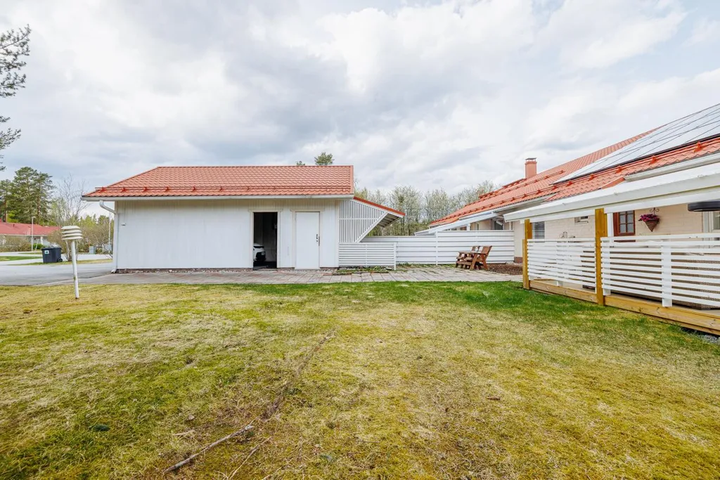 Garden - Spacious Apartment with Sauna in Hyllykallio