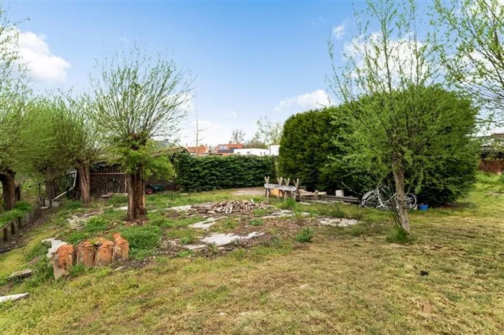Aed - Multi-Purpose Building with Large Garden in Sinaai