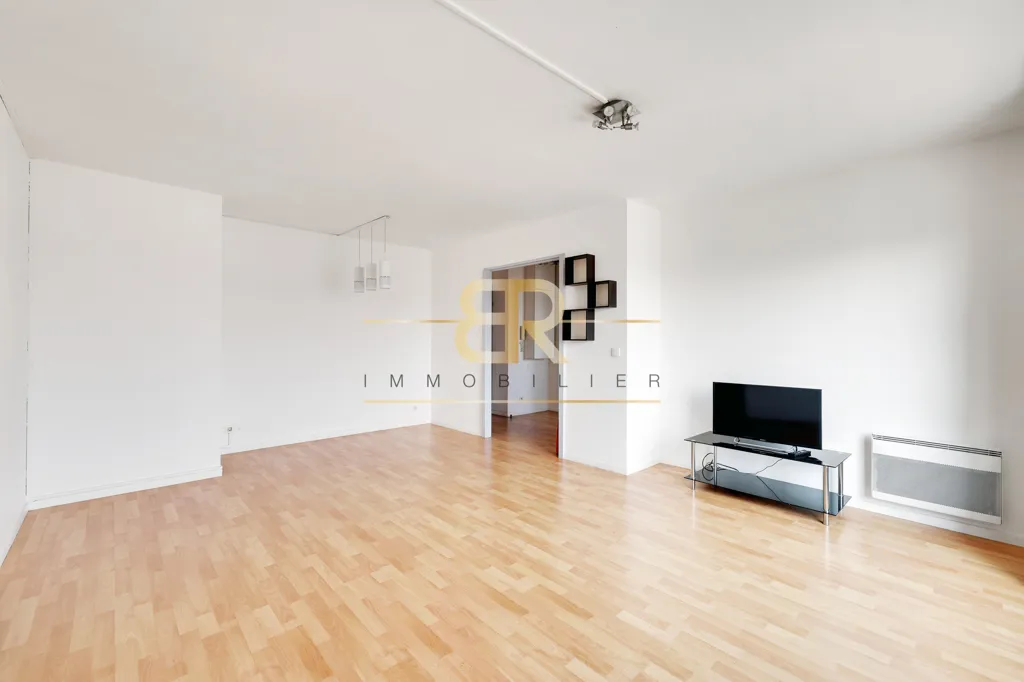 Elutuba - 3-Piece Apartment with Balcony in Châtillon