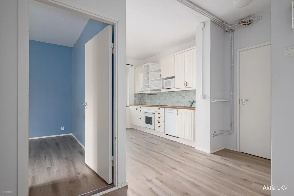 Cuisine - Two-Room Apartment with South-Facing Balcony in Centre