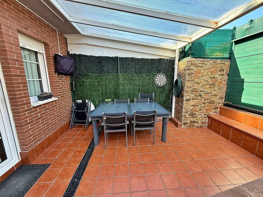 Terrasse - Semi-Detached House with Pool in Llanera