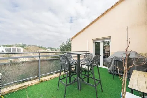 Terrace - Duplex Villa with River View in Montpellier-Aiguelongue