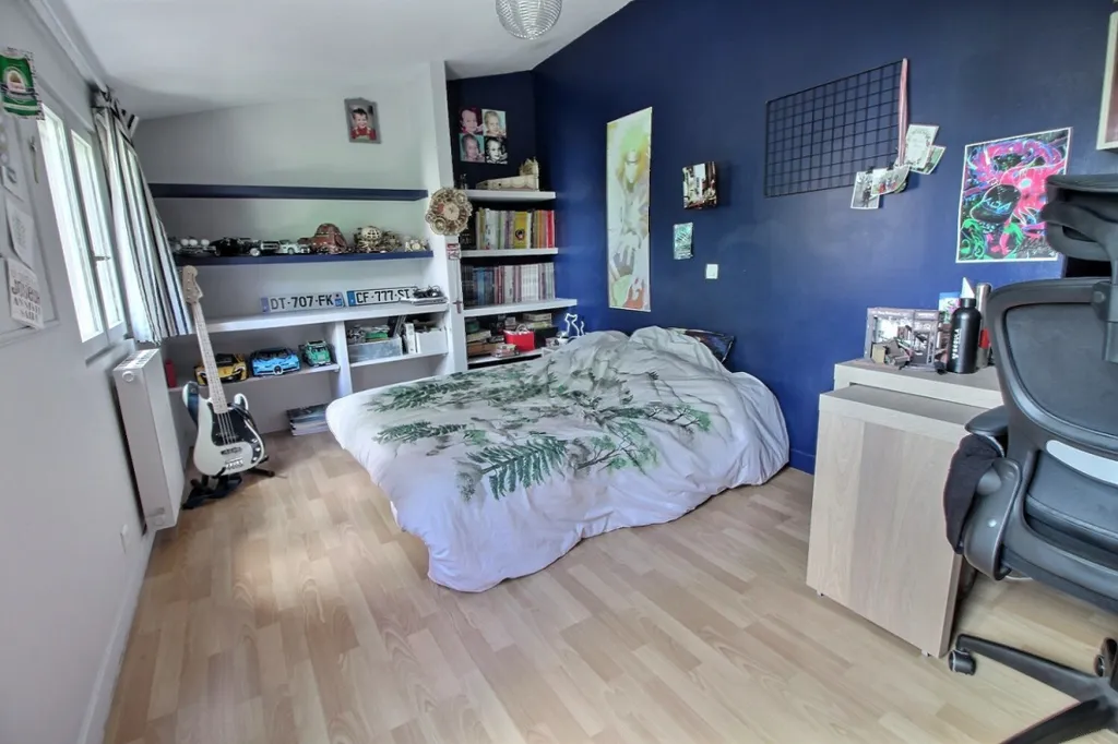 Magamistoad - 7-toaline maja asukohas Nanterre