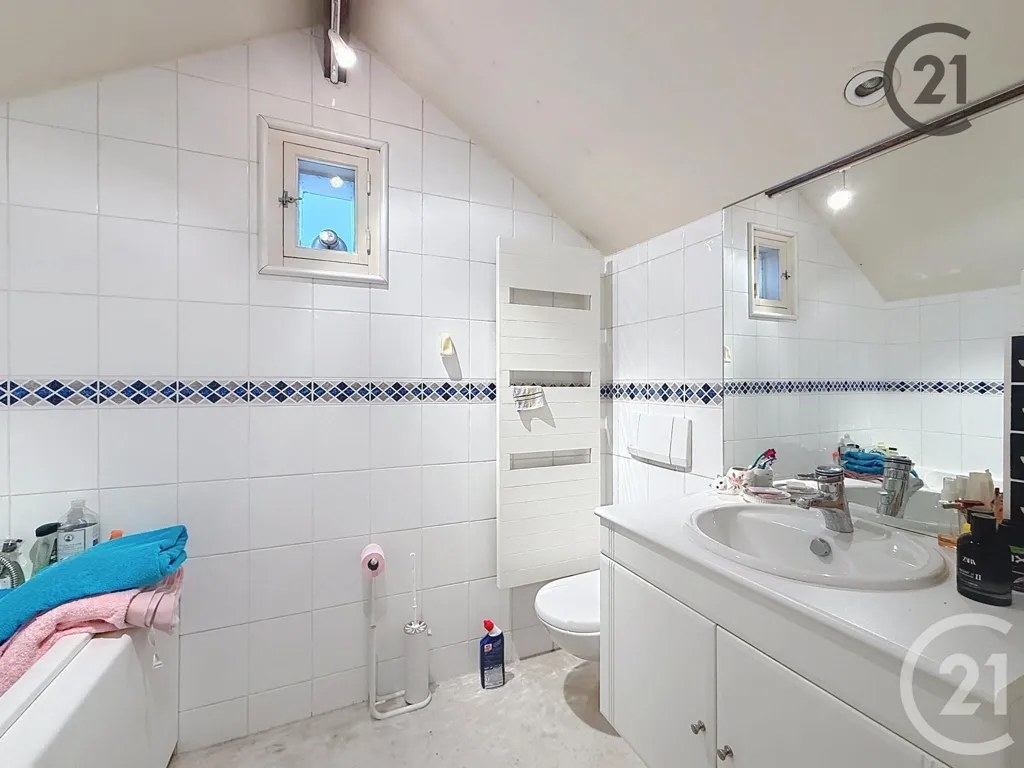 Salles de bain - Maison avec Deux Bâtiments à Sainte-Savine