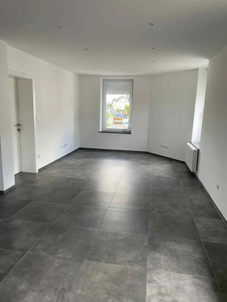 Elutuba - Recent Apartment with Garage in Étalle