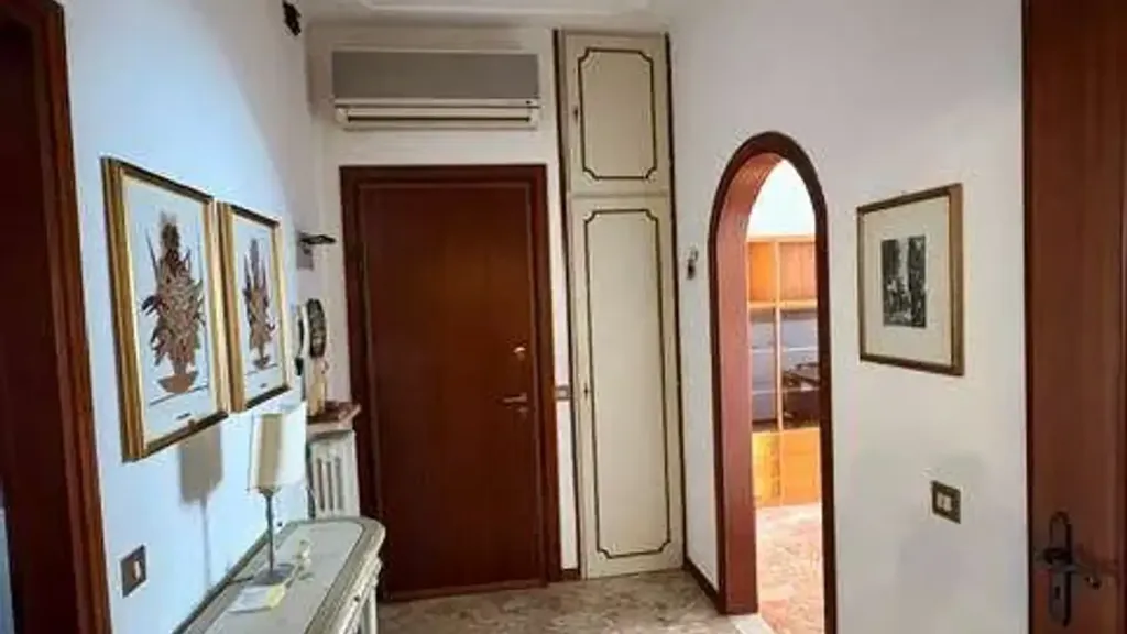 hallway_entrance