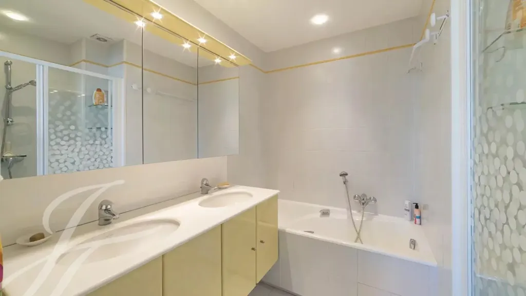 Vannitoad - Apartment with Sea View in Cannes