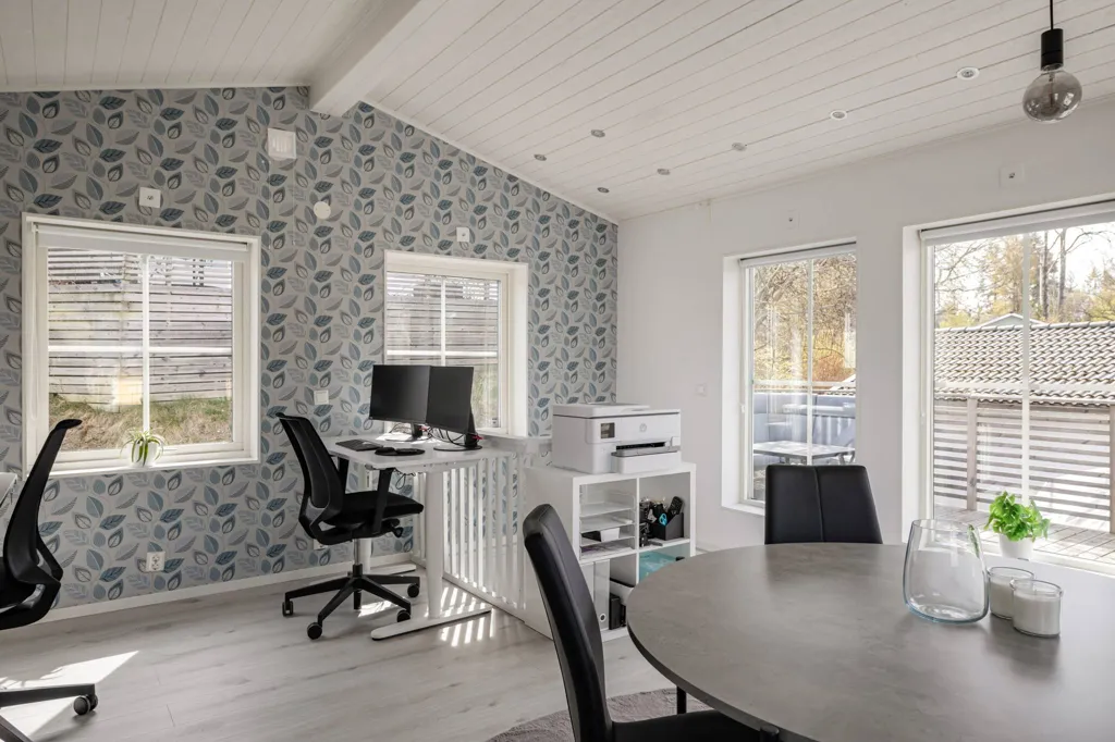Bureau - Efficient Flat with Parking in Stockholm