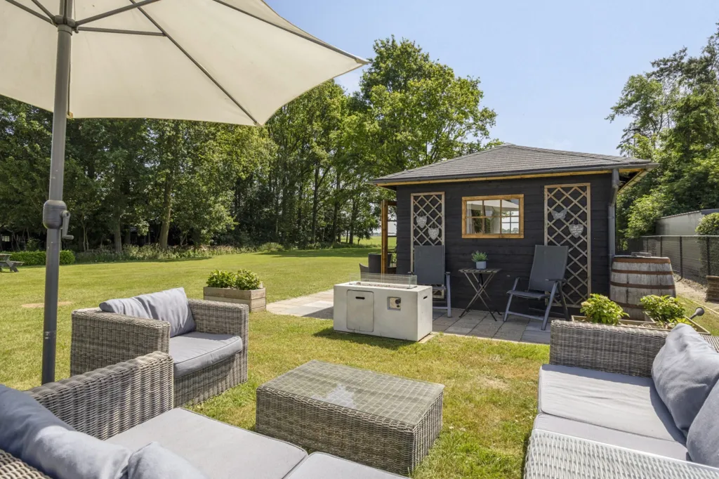 Jardin - Modernised House with Canal View in Bergentheim