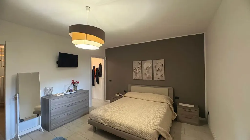 Chambres - Two-Level Apartment with Terrace in Gambolo'
