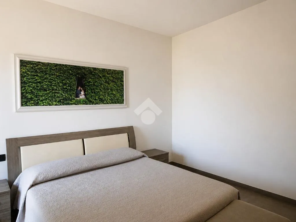 Bedrooms - Spacious 5-Bedroom Apartment in Cascina