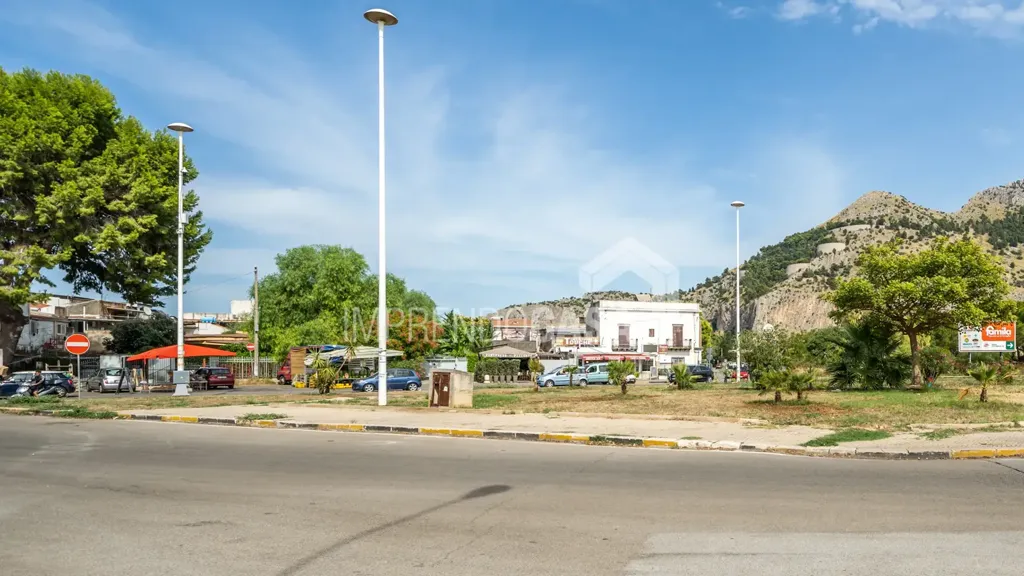 Villa with Private Garden in Mondello, Palermo
