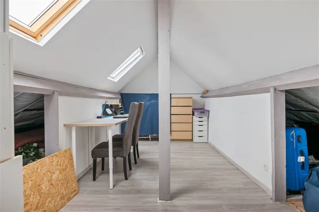 Pièces - Maison Rénovée avec Jardin à Duffel